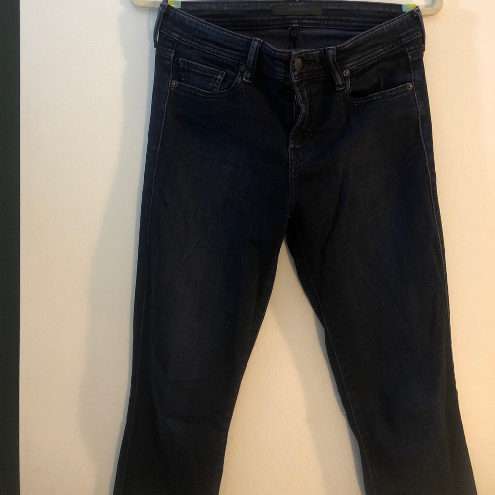 Fitted stretch skinny jean. Very soft.